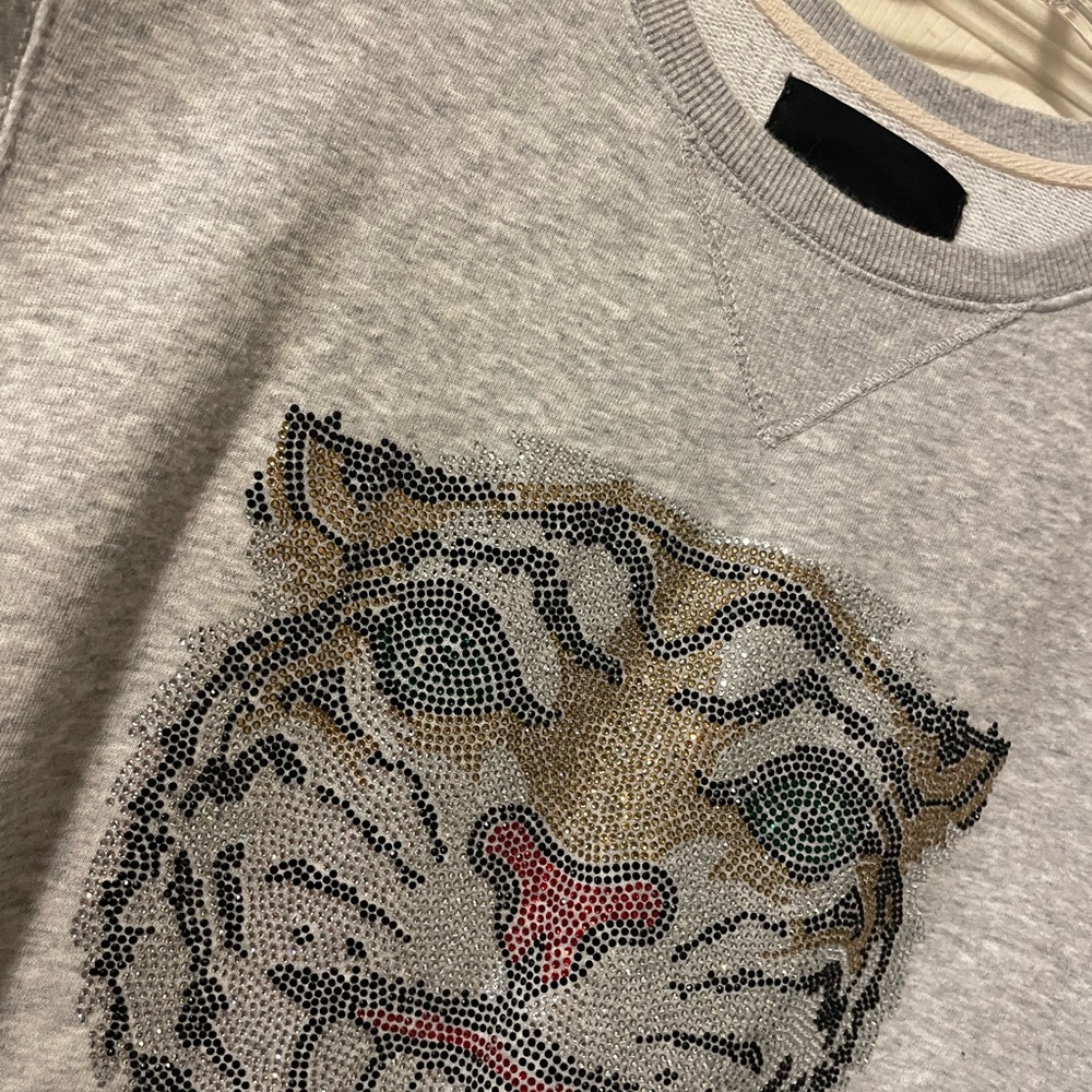 Women’s. Short sleeve sweatshirt with fun print. - Picture 4 of 4